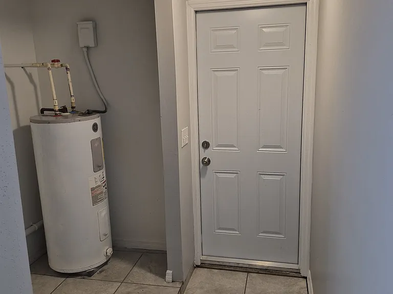 7303 Roberts Rd — Photo 22