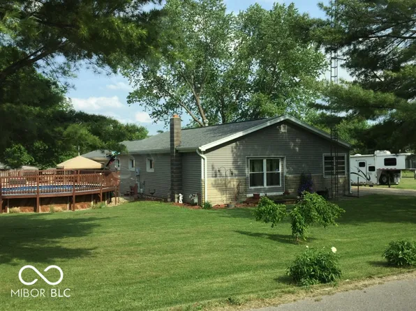 991 W Clarks Ln, Rushville, IN 46173