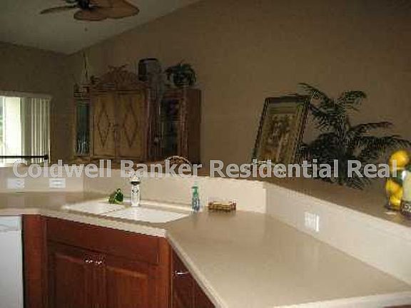 Counter toward Living Room