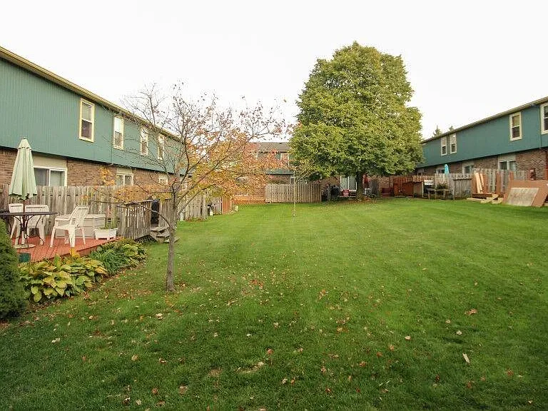 345 Clark St — Photo 6