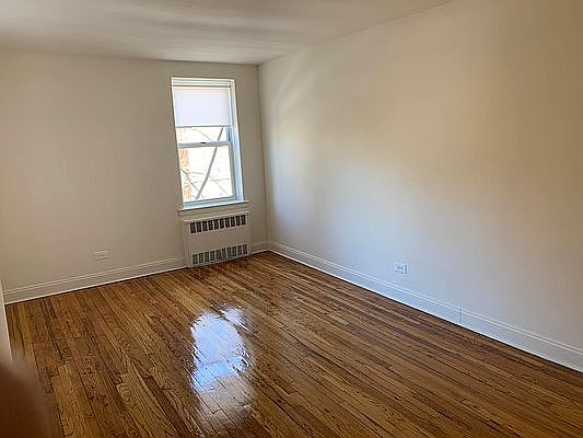 4th image of 2525 W 2nd St APT 3C