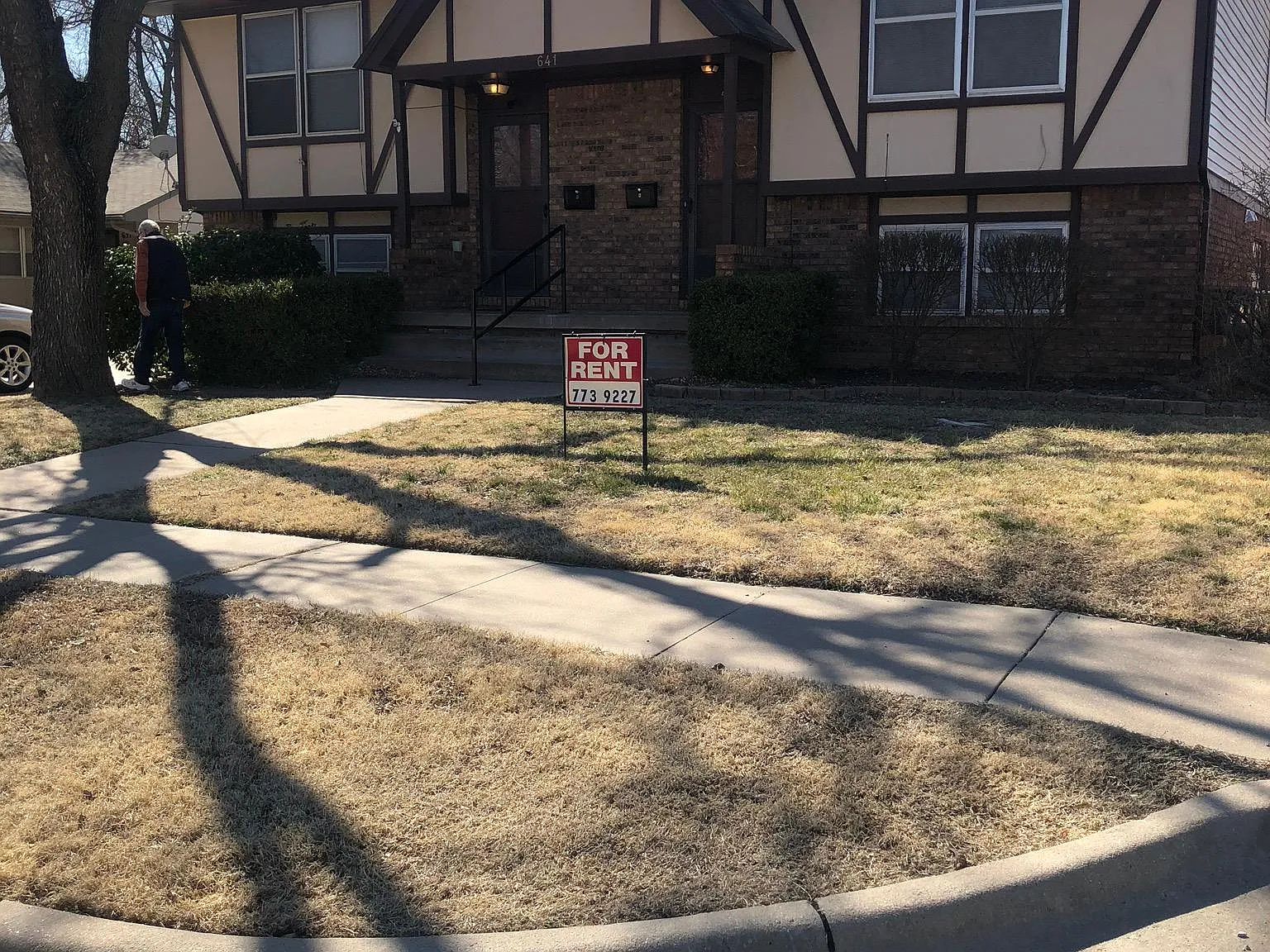 641 N Mount Carmel Ave — Photo 1
