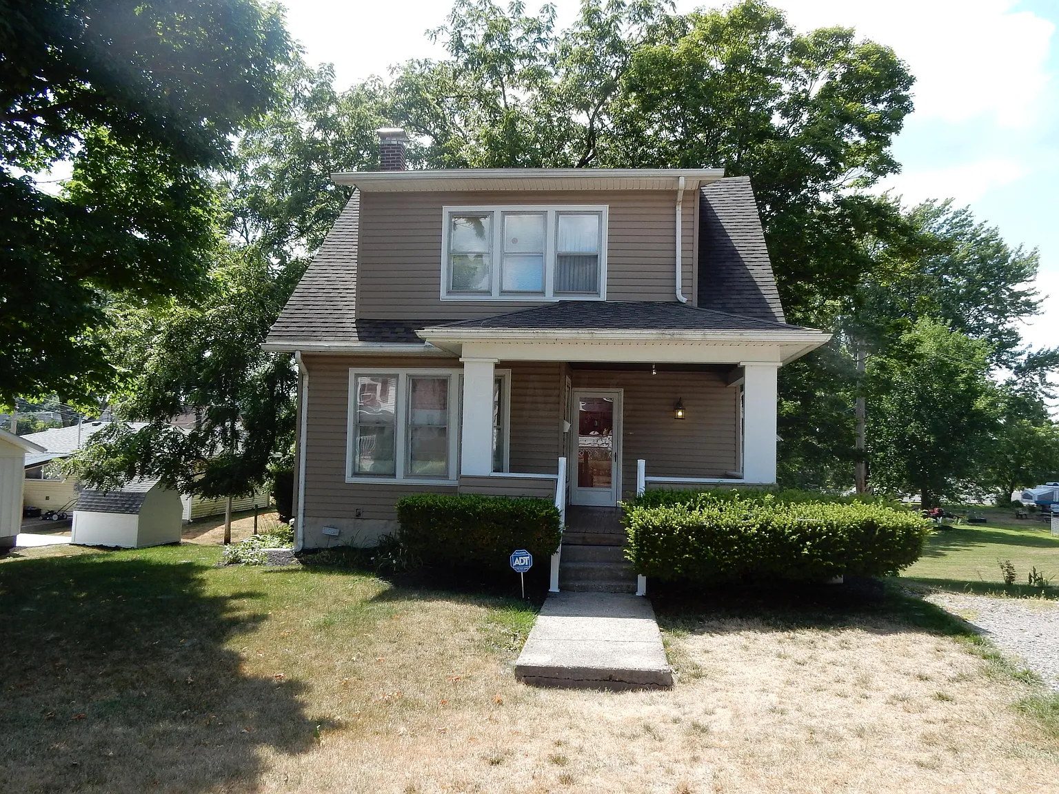 546 S Madriver St photo 1