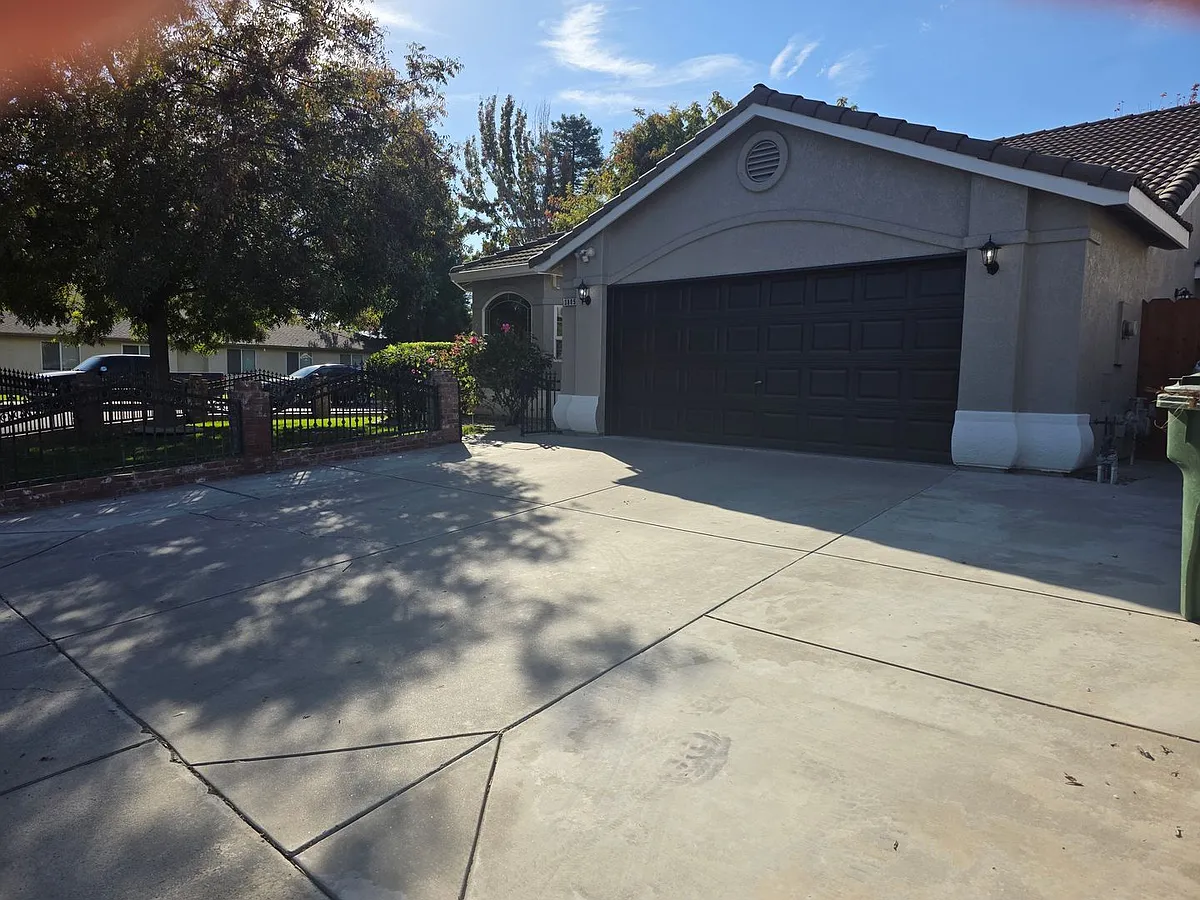 Building Photo - 3805 Ramin Dr
