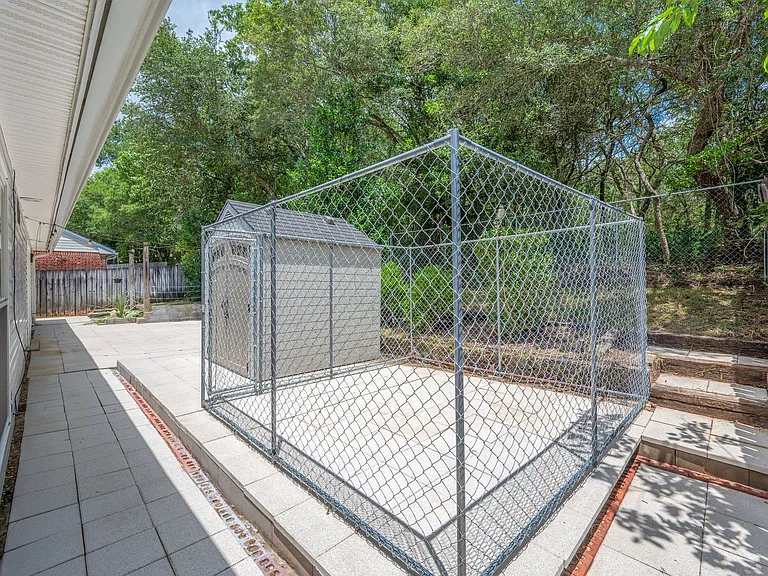 804 Sparkleberry Cv — Photo 43