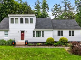 41 White Oaks Rd, Hyde Park, NY 12538