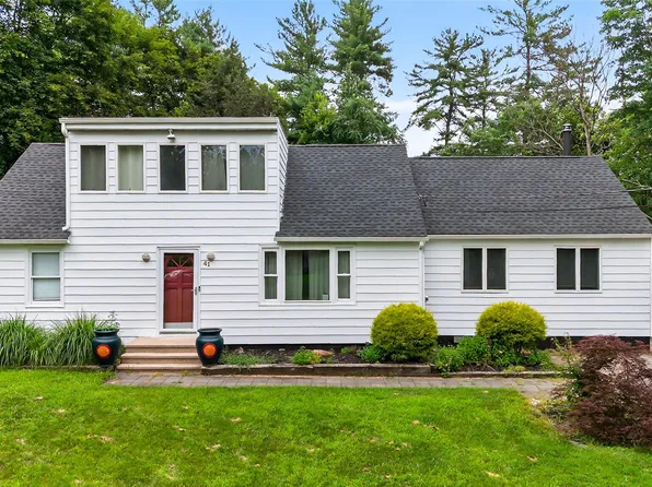 41 White Oaks Road, Hyde Park, NY 12538