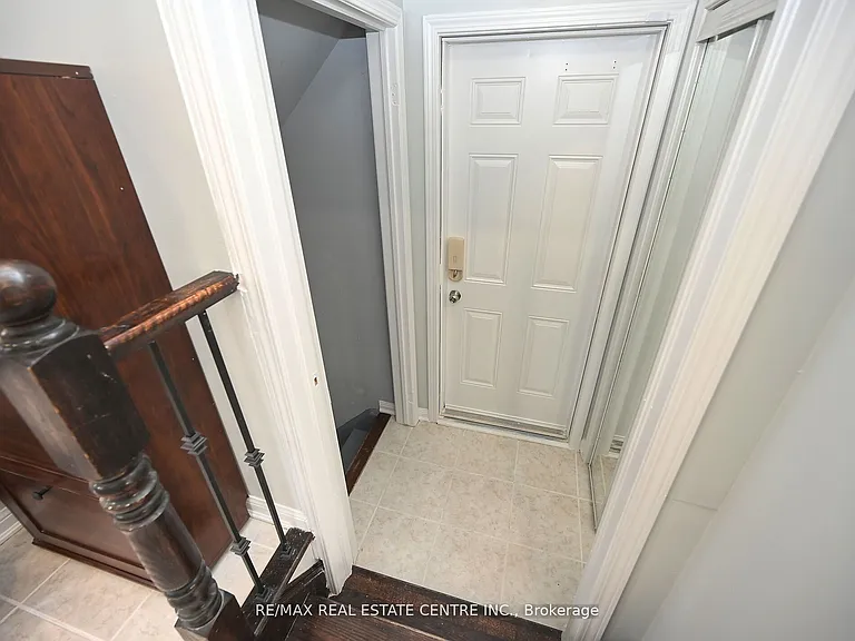 1 McCandless Ct — Photo 4