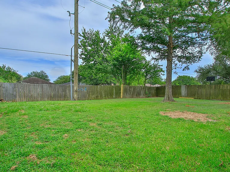 17626 Bullis Gap Dr — Photo 23