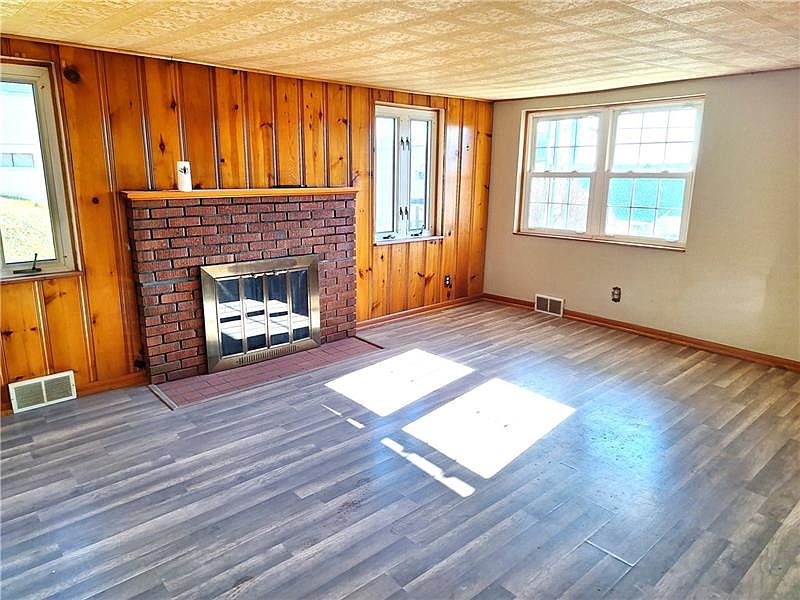 220 Hazen Ave N, Ellwood City, PA 16117 Zillow