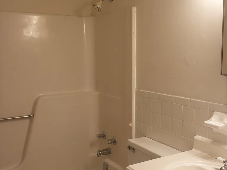 1017 Hannah St — Photo 5