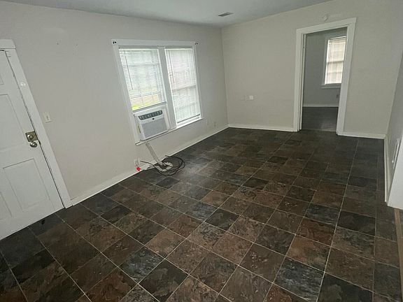 4th image of 3645 Lee Dr