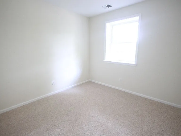 27 Michael Ln — Photo 11