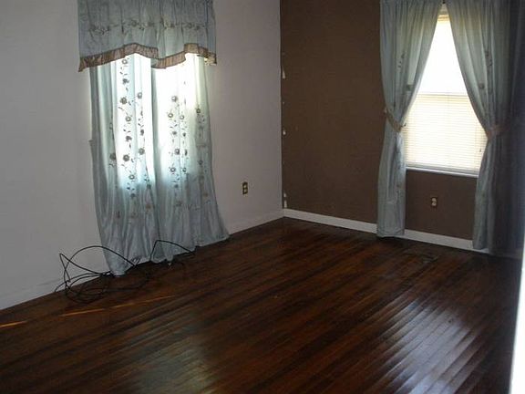 5th image of 306 Kingwood St