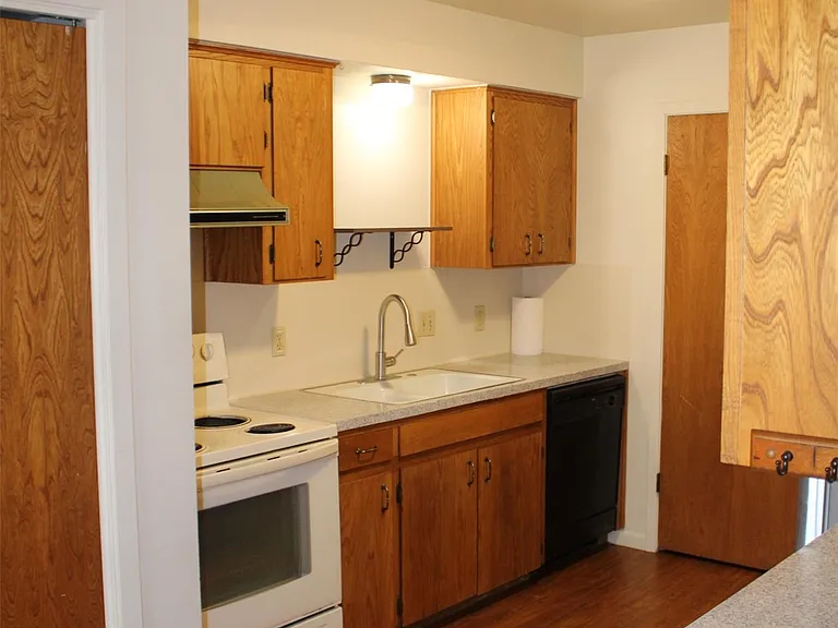 535 W Prairie Lea St — Photo 2