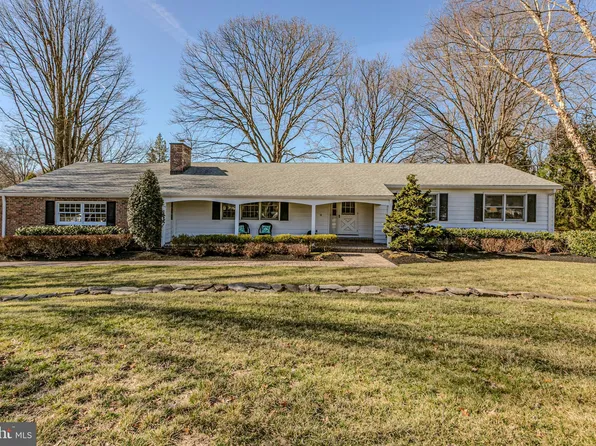 110 Johnstone Dr, Pennington, NJ 08534