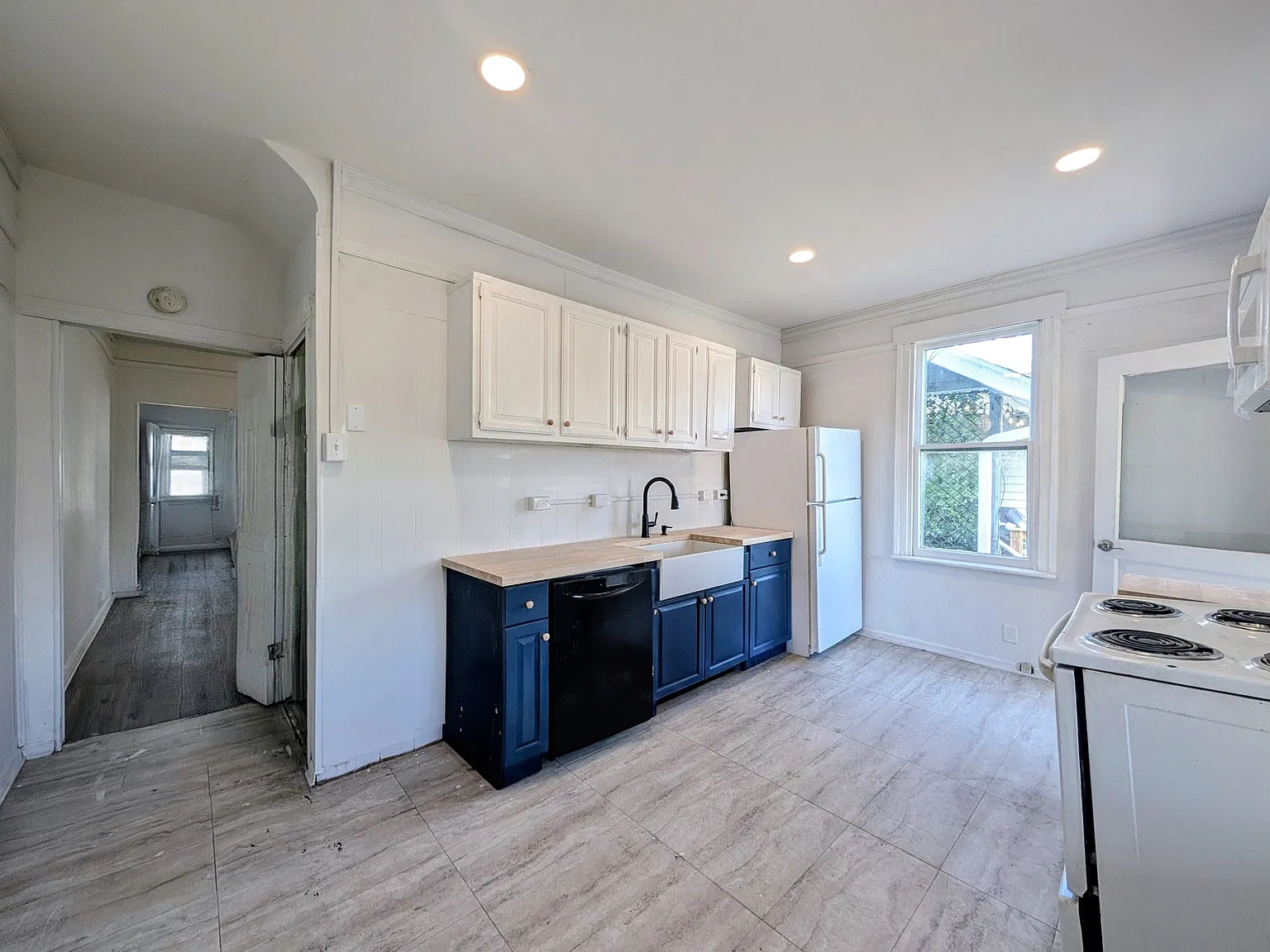 3 bed, 1.5 bath, 2025 sqft, $1,850 — Photo 2