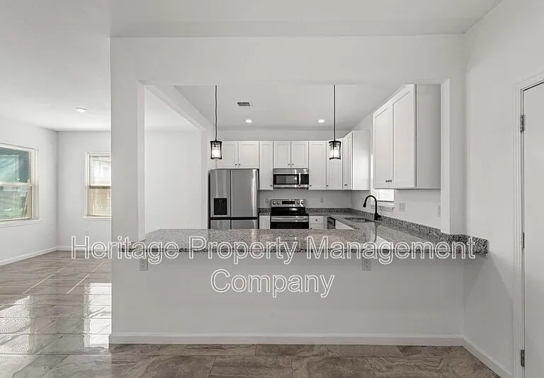 323 Gabriel #1-unit 101 — Photo 9