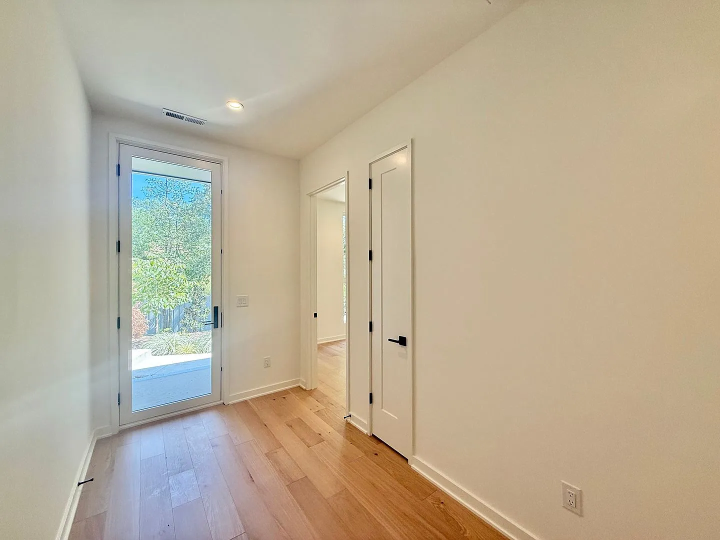 Luxurious New Construction 4BD, 2.5BA Raleigh Townhome with a 1-Car Garage & Rooftop Terrace in a... — Photo 2
