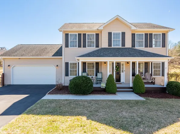 784 Castle Rock Dr, Pembroke, VA 24136