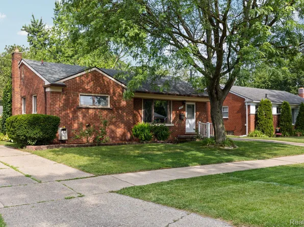 9053 Harrison St, Livonia, MI 48150