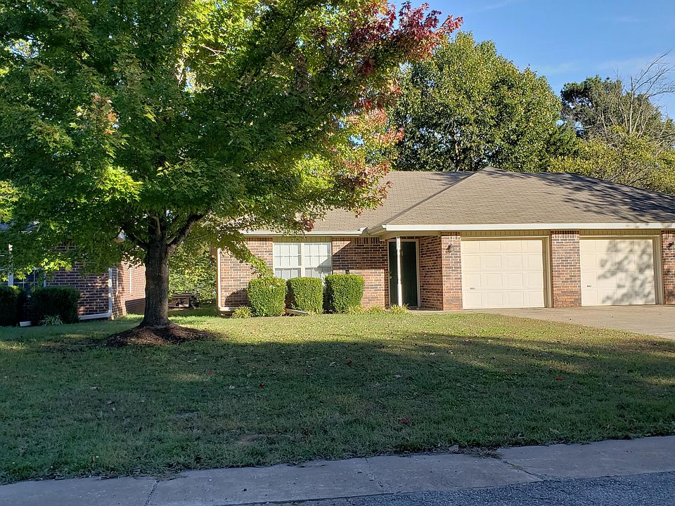 1st image of 610 S Dockery Ln