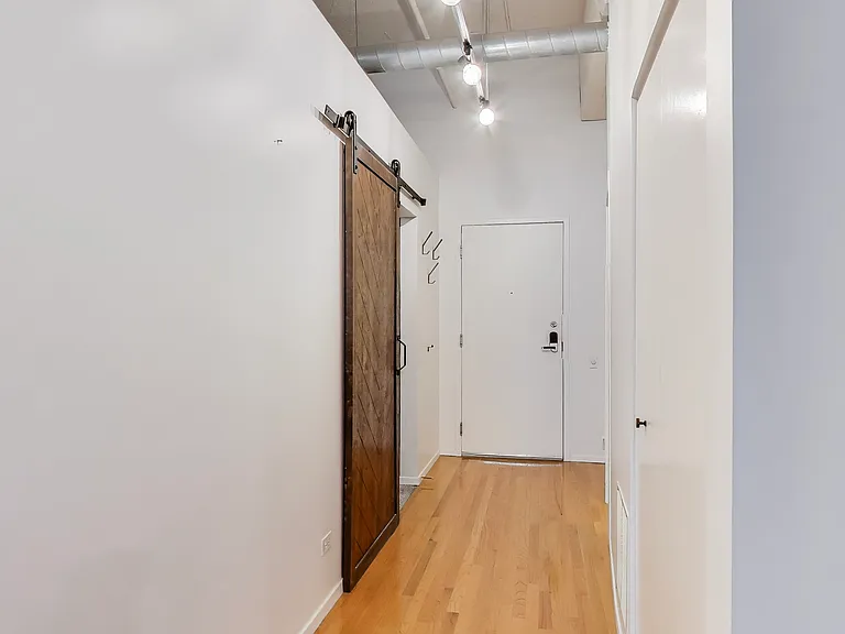 375 W Erie St #522 — Photo 14