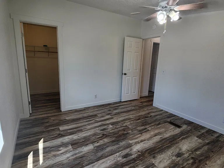 21533 W Laura St — Photo 15