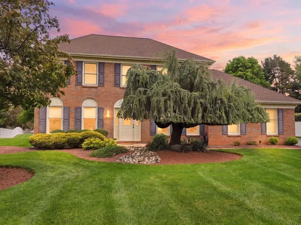 68 Hals Dr, Langhorne, PA 19053