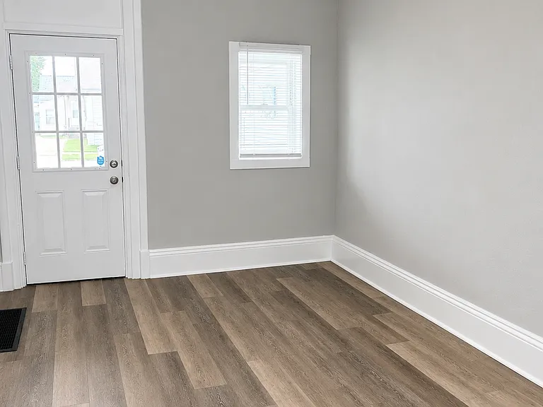 150 Front St SW — Photo 1