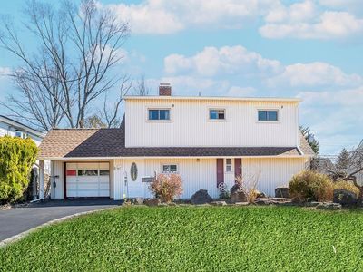 29 Alpine Lane, Hicksville, NY, 11801