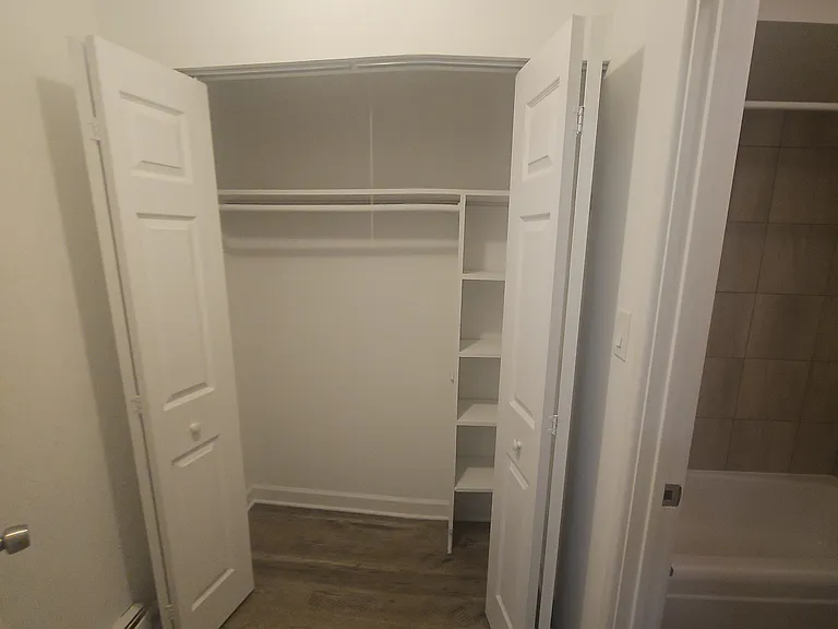 6211 N Kenmore Ave #204 — Photo 3