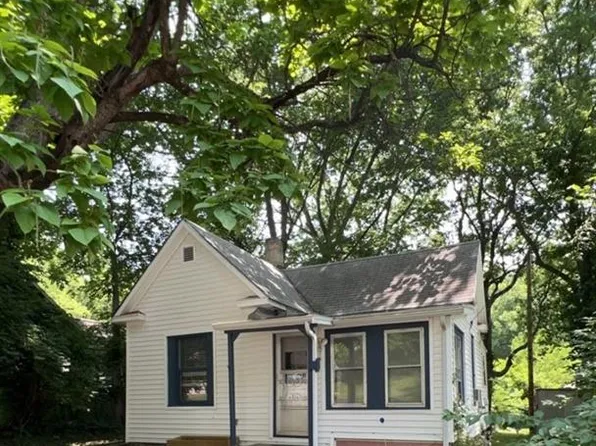 1003 West St, Parkville, MO 64152