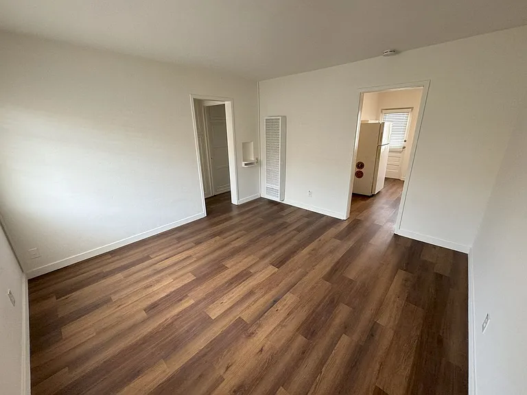 5058-68 Santa Monica Ave — Photo 12