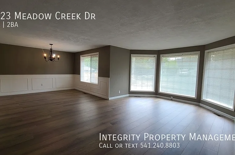 2423 Meadow Creek Dr — Photo 6