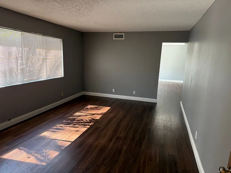 2675 Sherwood St — Photo 4