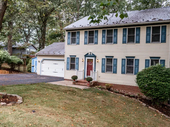 215 River Dr, Bloomsburg, PA 17815