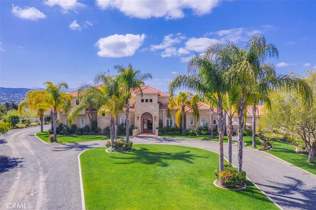 4 bed, 5.5 bath, 4673 sqft, $8,000 — Photo 4