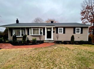 10 Fleetwood Dr, Chelmsford, MA 01824
