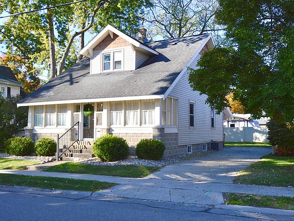2nd image of 40 S Centennial St