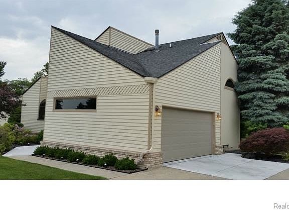2nd image of 7422 Westbury Blvd