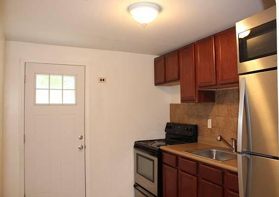 3rd image of 4953 Kershaw St
