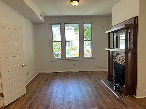 4th image of 3509 E Clay St #1