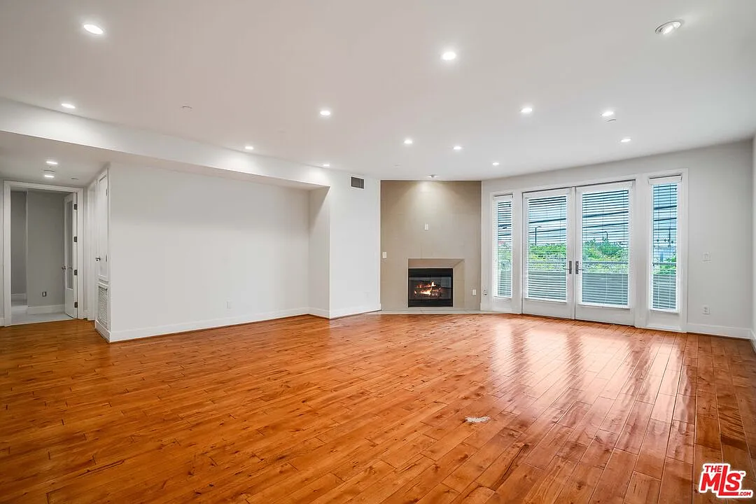2 bed, 3.0 bath, 1521 sqft, $4,995 — Photo 1
