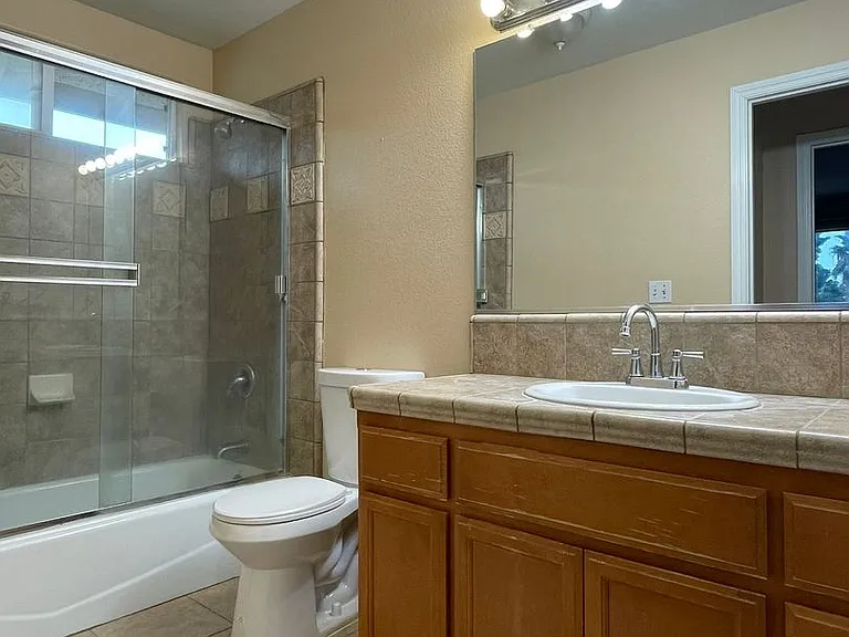 425 San Fernando St — Photo 14