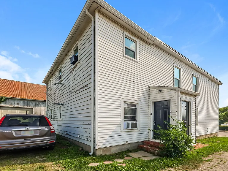 124 S Chillicothe St — Photo 3