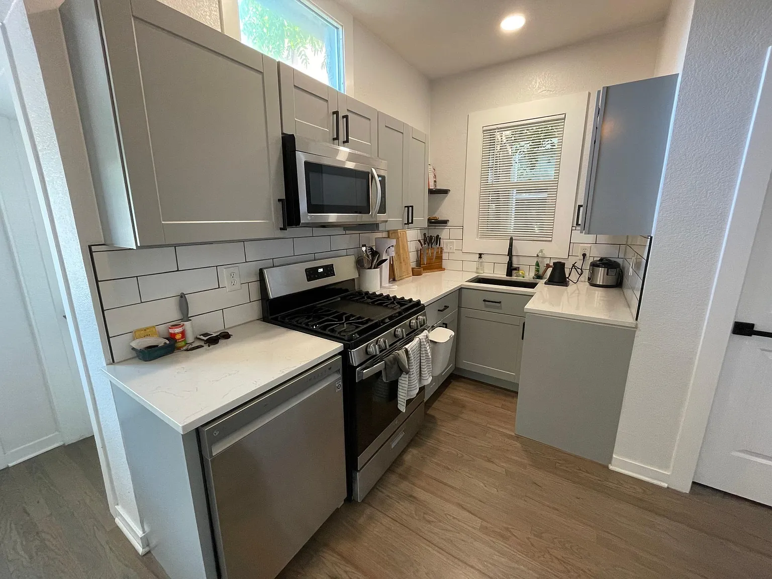 3 bed, 1100 sqft, $2,795 — Photo 2