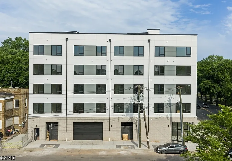 448-452 S Orange Ave #203 — Photo 11