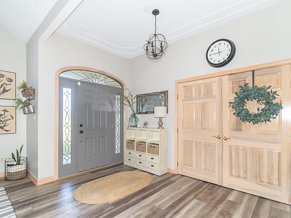 3rd image of 1057 N Cambridge Ct