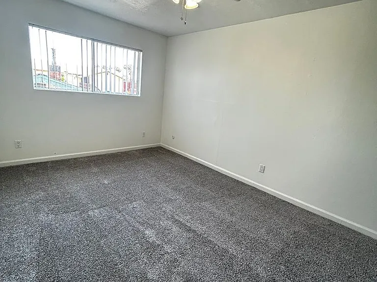 4054 Highland Ave — Photo 11
